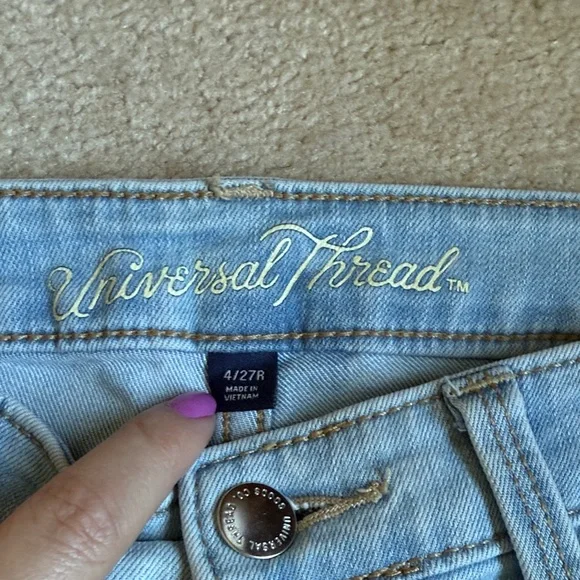 Universal Light Wash Skinny Jeans - Picture 2 of 5